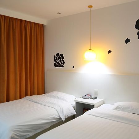 V8 Hotel Xilang Subway Branch Quảng Châu Ngoại thất bức ảnh